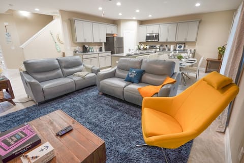 Successful Airbnb property: 3 BD off A1A! Garage, W/D in Daytona Beach Shores