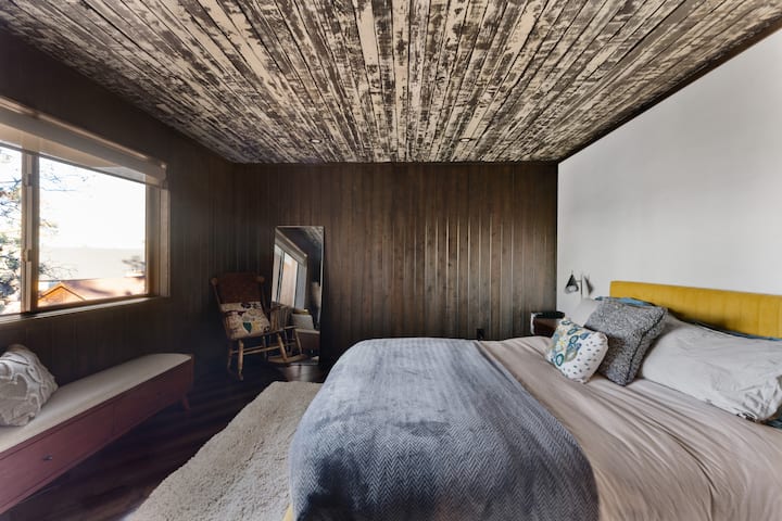 "The place was super clean and fully stocked. Matched the pictures and descriptions in the listing. Kaye was very pleasant and helpful." - Omid, March 2024