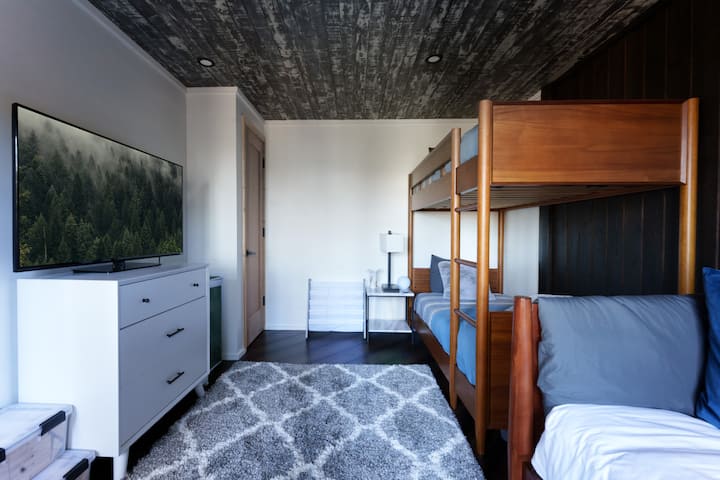 "Kaye was a great host and we had a lovely weekend trip up in Big Bear! The location was great, house had plenty of room with all the listed amenities." - Alex, March 2024