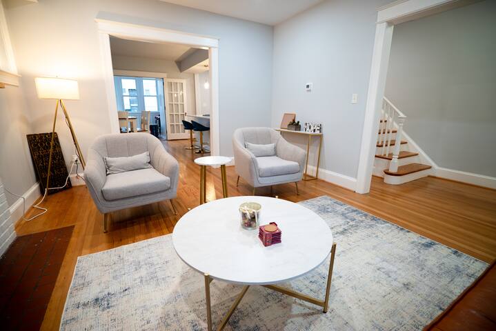 Newly Renovated in NW DC – Sleeps 16! gallery image 2