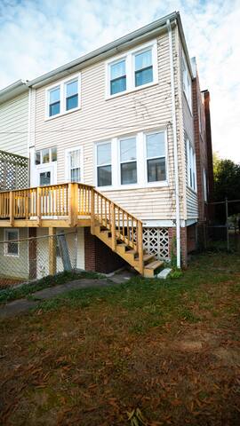 Newly Renovated in NW DC – Sleeps 16! gallery image 3