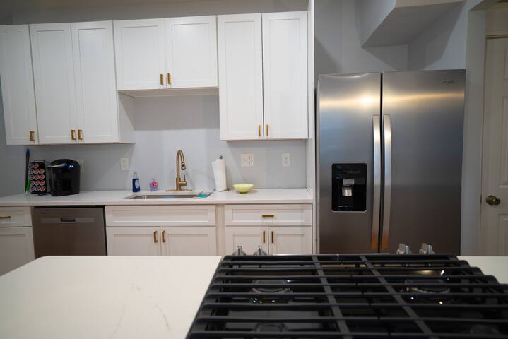 Newly Renovated in NW DC – Sleeps 16! gallery image 4