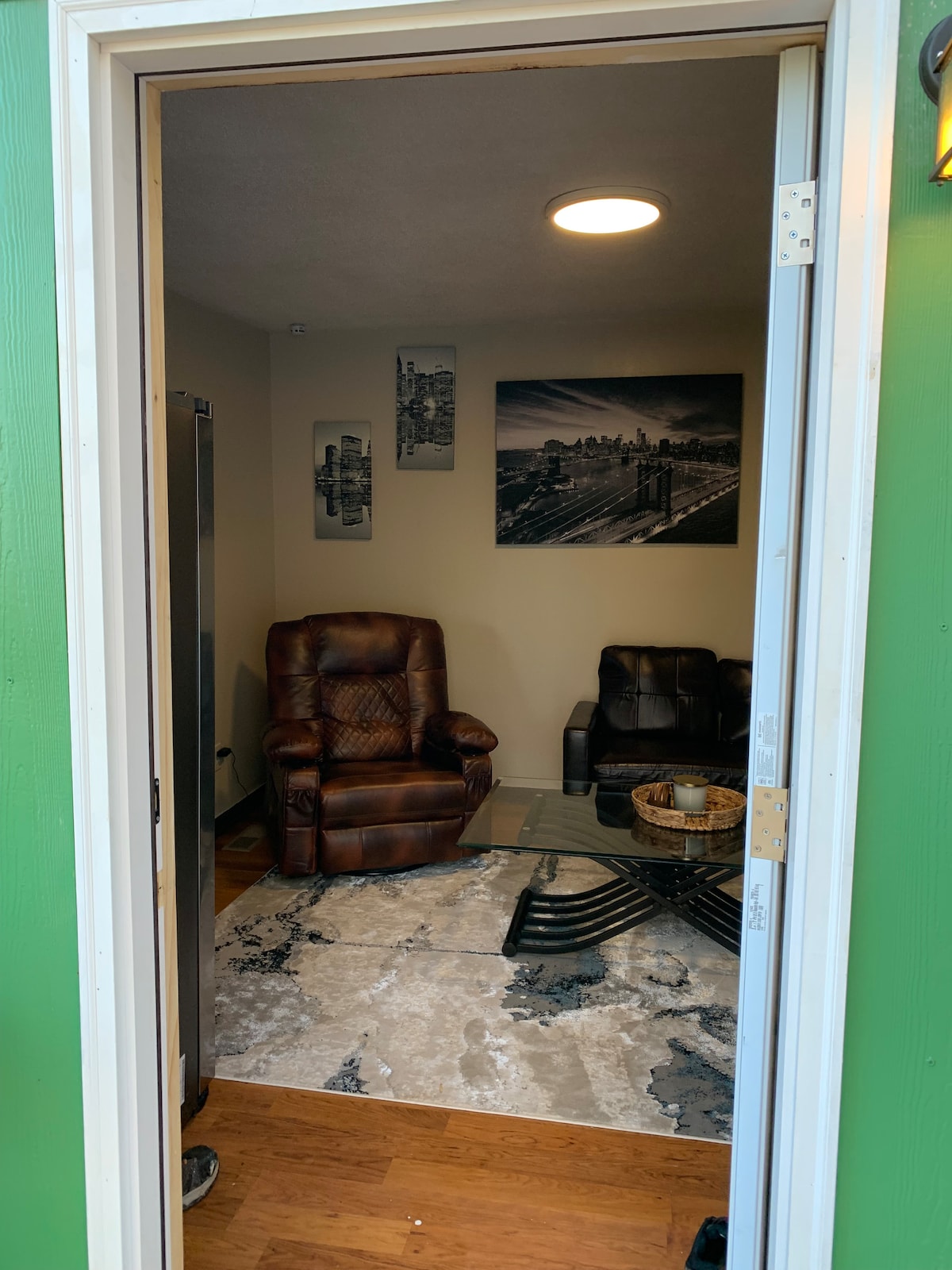 2 bedroom Mountain Cabin feel in the City – Photo 9