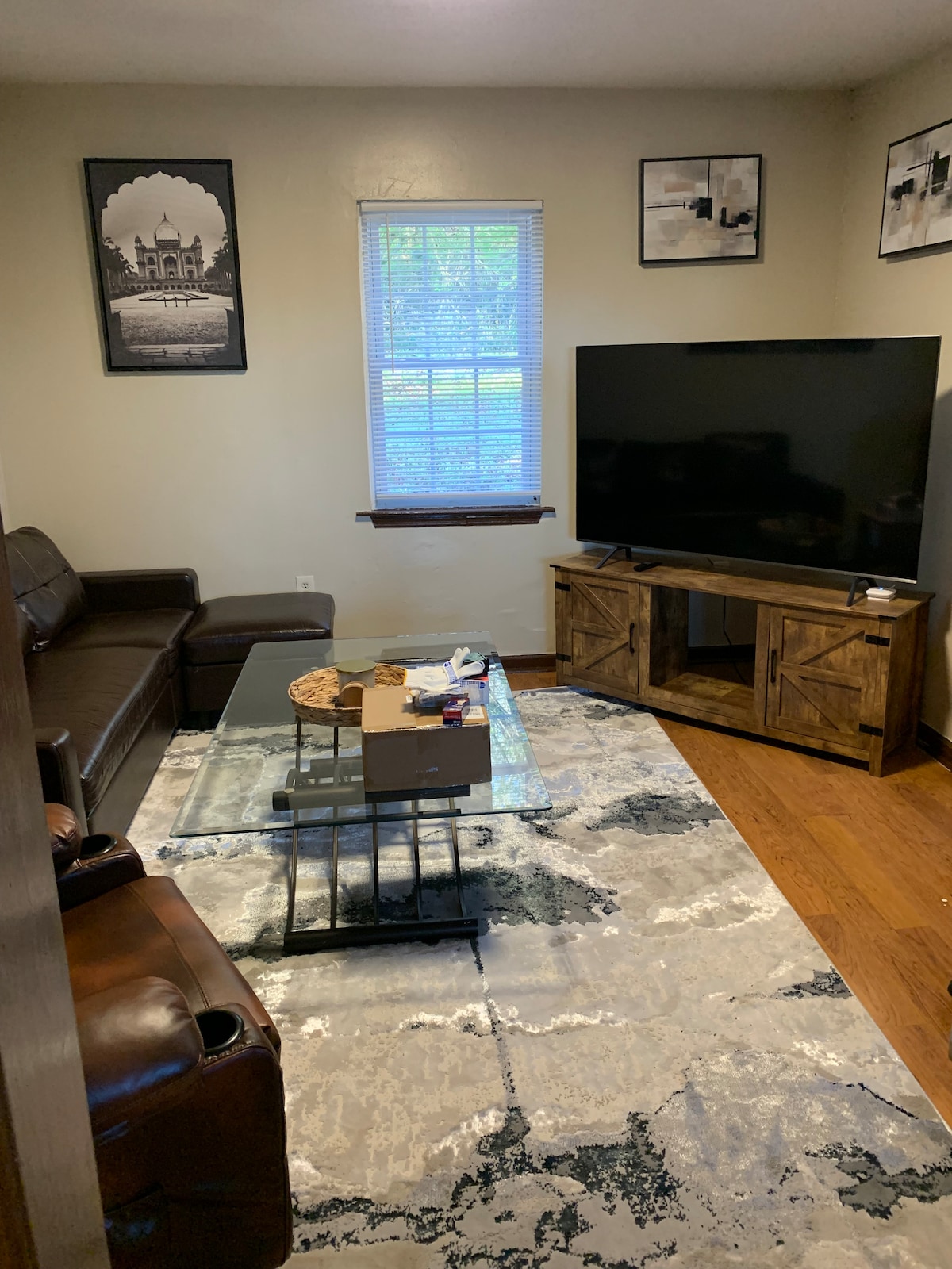 2 bedroom Mountain Cabin feel in the City – Photo 12