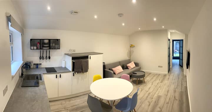 Modern 1-bed Annexe - Cheltenham