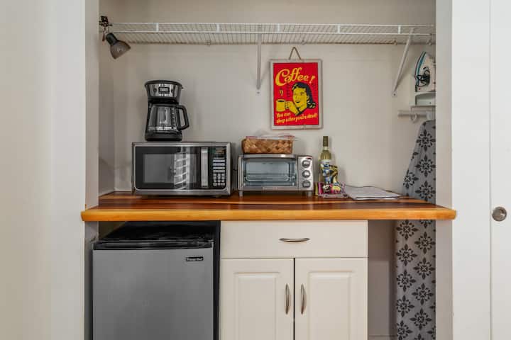 Studio Condo In Oceanfront Building With Pool - Kauai, HI