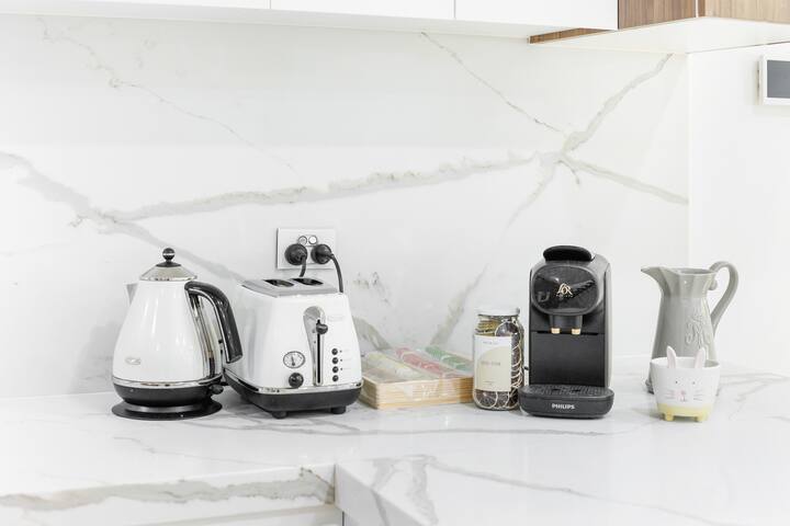 Luxury Contemporary 4BR House gallery image 5