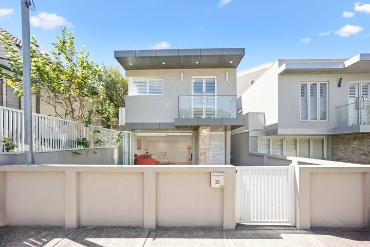 Luxury Contemporary 4BR House gallery image 3