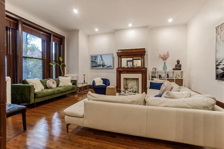 Big Victorian Home 5min-downtown