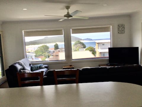 Successful Airbnb property: Island View in Fingal Bay