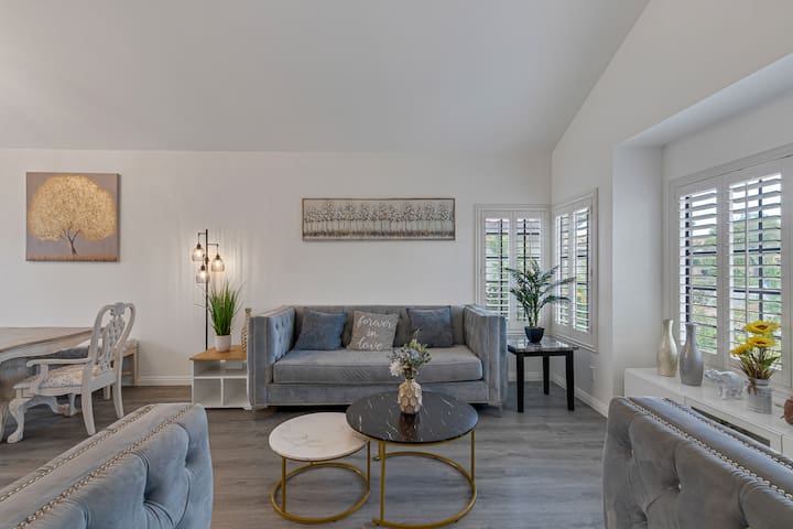 Serenity Suite – Big Pool! and near the strip!