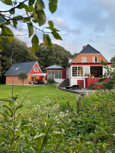 Villa by forest and Himmelbjerget