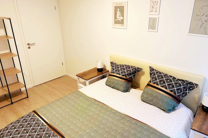 Chambre 1, lit king size king size, matelas ergonomique, penderie