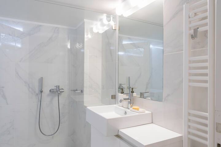 Amazing location – 2 min from Acropolis gallery image 5