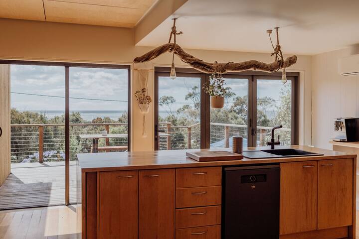 Large Stylish Family Home gallery image 2