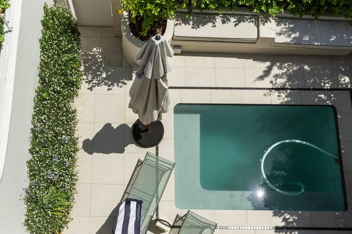 Designer Green Point Home, Backup Power & Pool