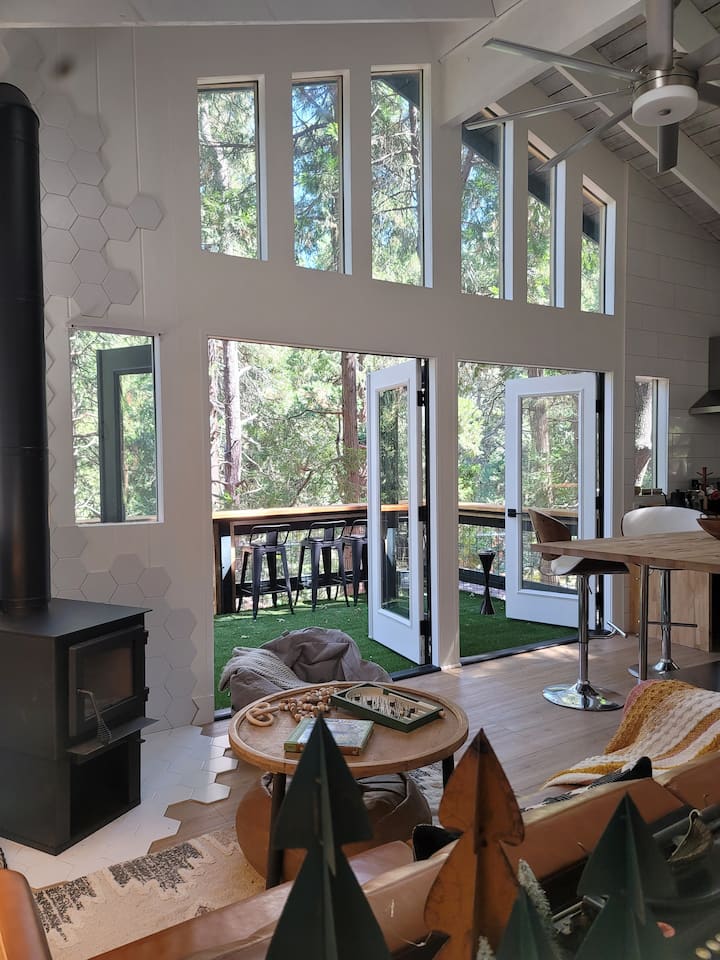 Cresta Cabin: Close To Lake Arrowhead - Crestline, CA