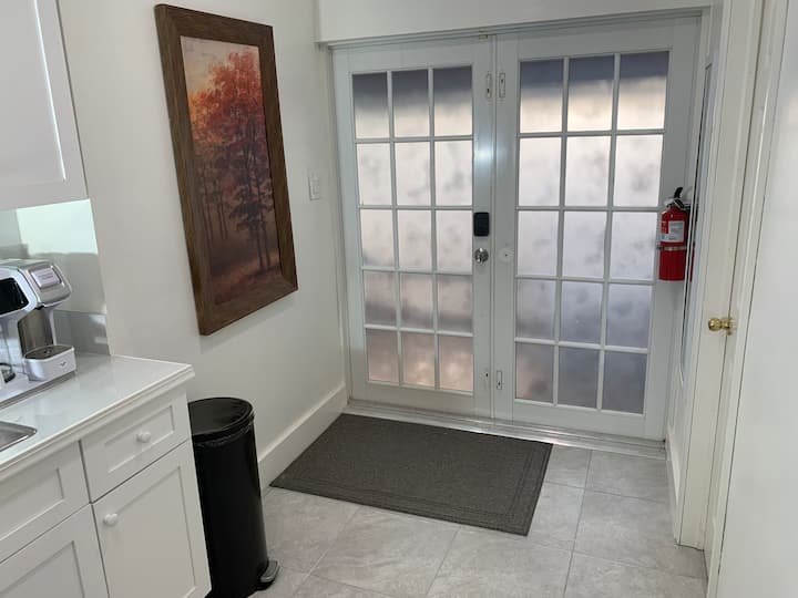 Independent Apt Close To Airport - マイアミ