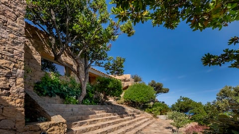 Designer villa among rocks, art and endless blue
