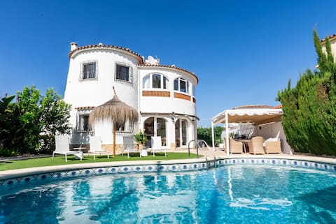 Villa Gizmo, entire house in Alicante, Spain