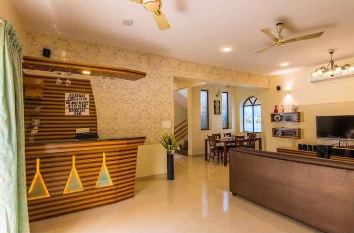 Living room image 1