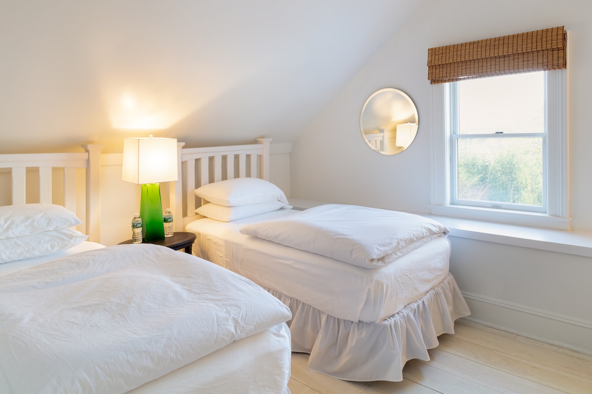 ห้องนอนเตียงคู่ชั้น 3