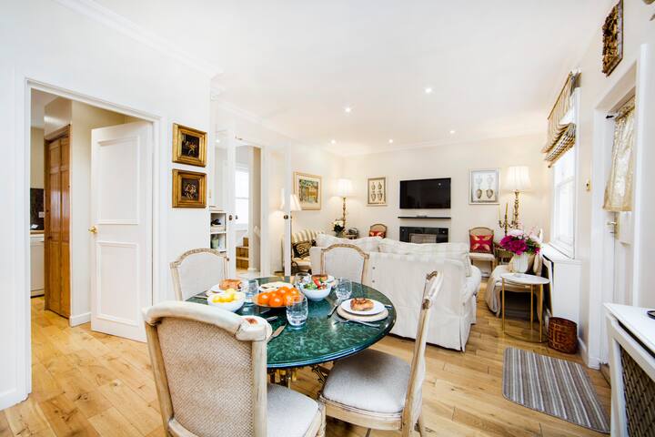 Notting Hill Classic 2 bed, 2 bath Mews house gallery image 4