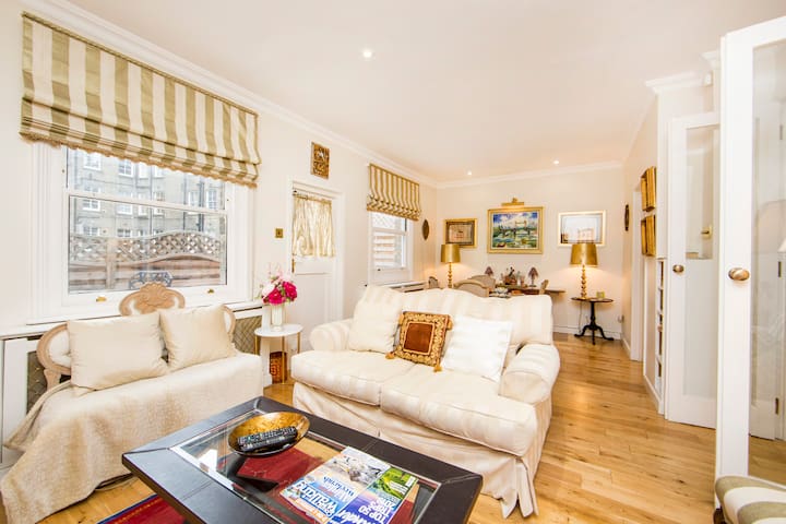Notting Hill Classic 2 bed, 2 bath Mews house
