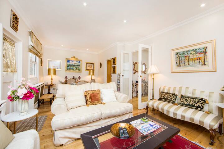 Notting Hill Classic 2 bed, 2 bath Mews house gallery image 2