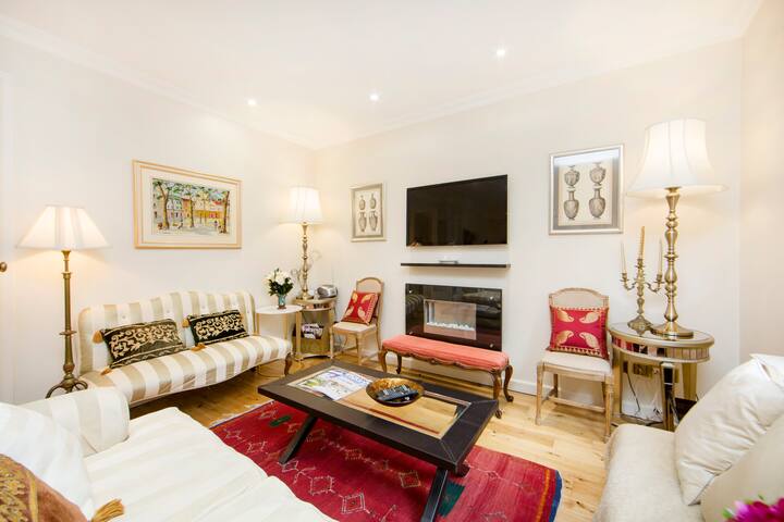 Notting Hill Classic 2 bed, 2 bath Mews house gallery image 3