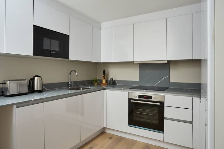 Stylish 2-bed flat near the West End gallery image 4