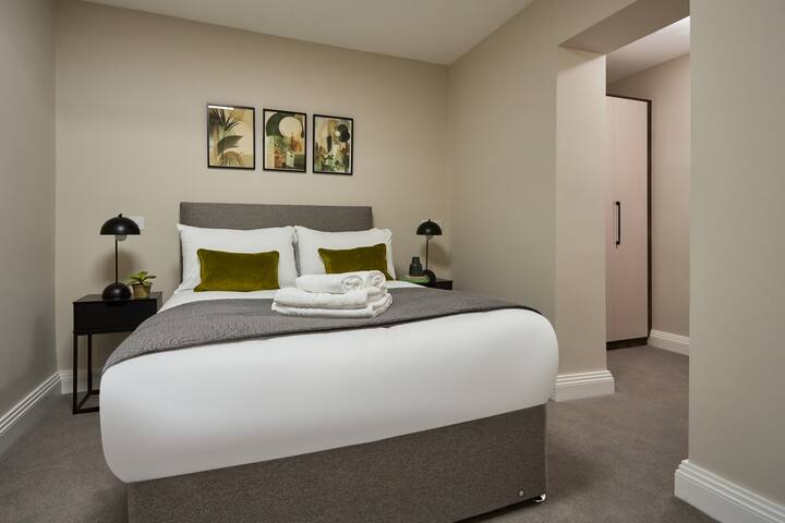 Stylish 2-bed flat near the West End gallery image 3