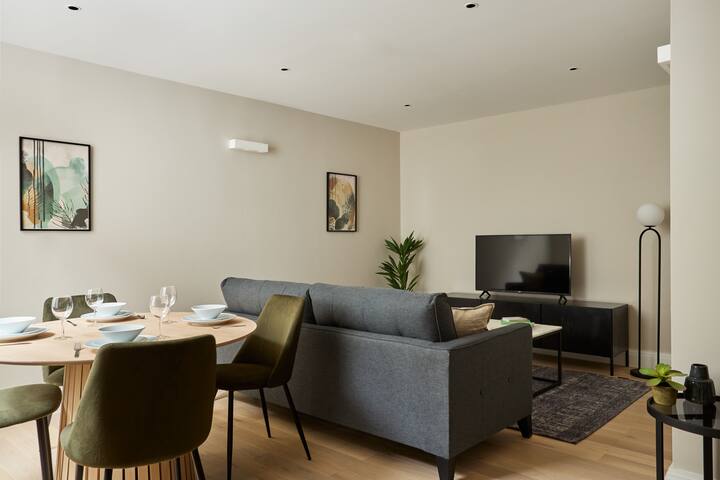 Stylish 2-bed flat near the West End gallery image 2