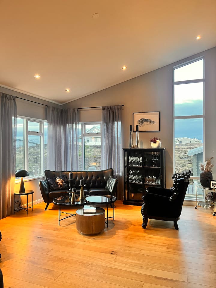 Beautiful Home With Lava All Around - Islandia