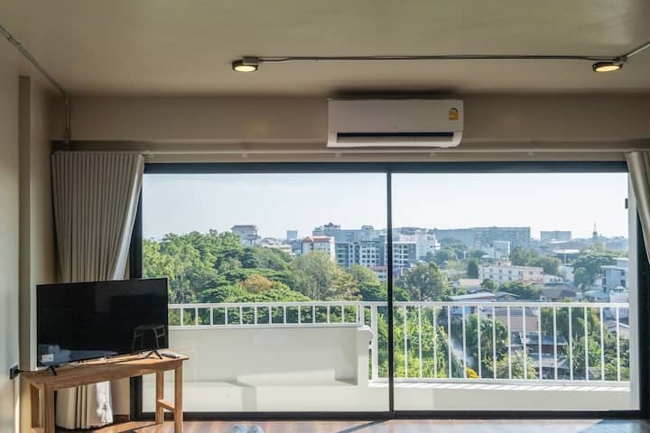 Newly Renovated Room Wt Balcony/ 5 Mins To Nimman - Chiang Mai
