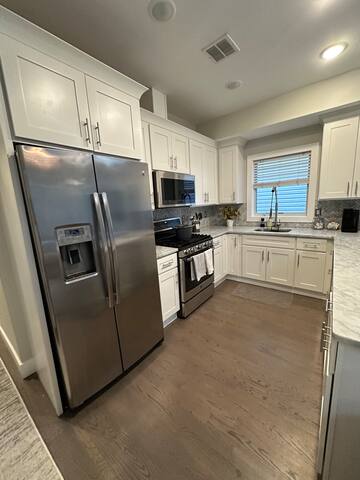 New Luxury Condo| 3BR/2BA+Rooftop| Close to NY gallery image 4