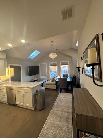 New Luxury Condo| 3BR/2BA+Rooftop| Close to NY