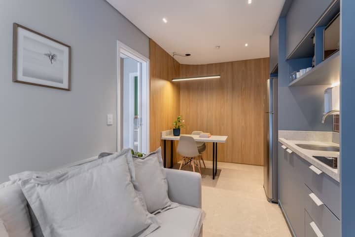 אם אתם רוצים נוחות, אתם צריכים לנסות את הספה הנפתחת הזו! היא פותחת את כל שני המושבים, כמעט הופכת למיטה ועם כריות נוחות במיוחד!