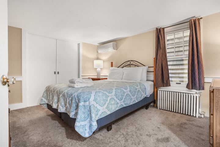 Vista do quarto 1 com cama queen size