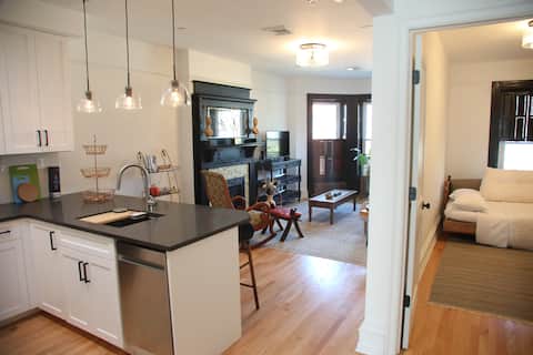 Popular Airbnb listing: Historic 2 Bedroom in Crown Heights -Short Term in Crown Heights (North)
