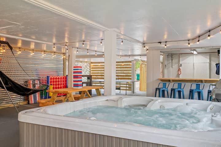 Cape Calm | Sun, Fun + Game Room Getaway - Laguna Beach, FL