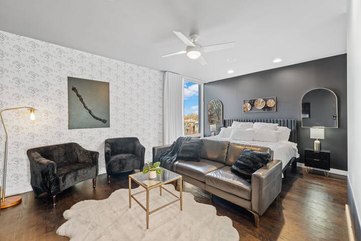 Amazing 4BR/4BA Oasis w/ Rooftop & Stunning Design gallery image 2