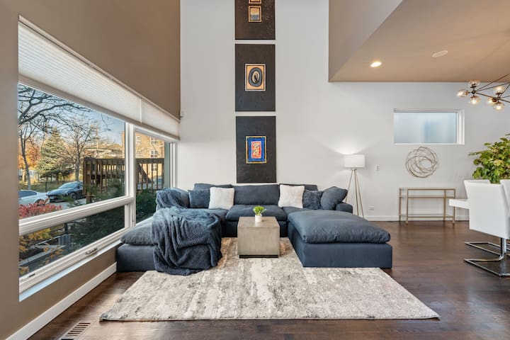 Exquisite 4-Bedroom Retreat in Chicago