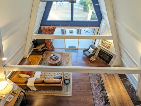 Popular Airbnb listing: Lakefront! Right on the water! Running fall deals! in Preston