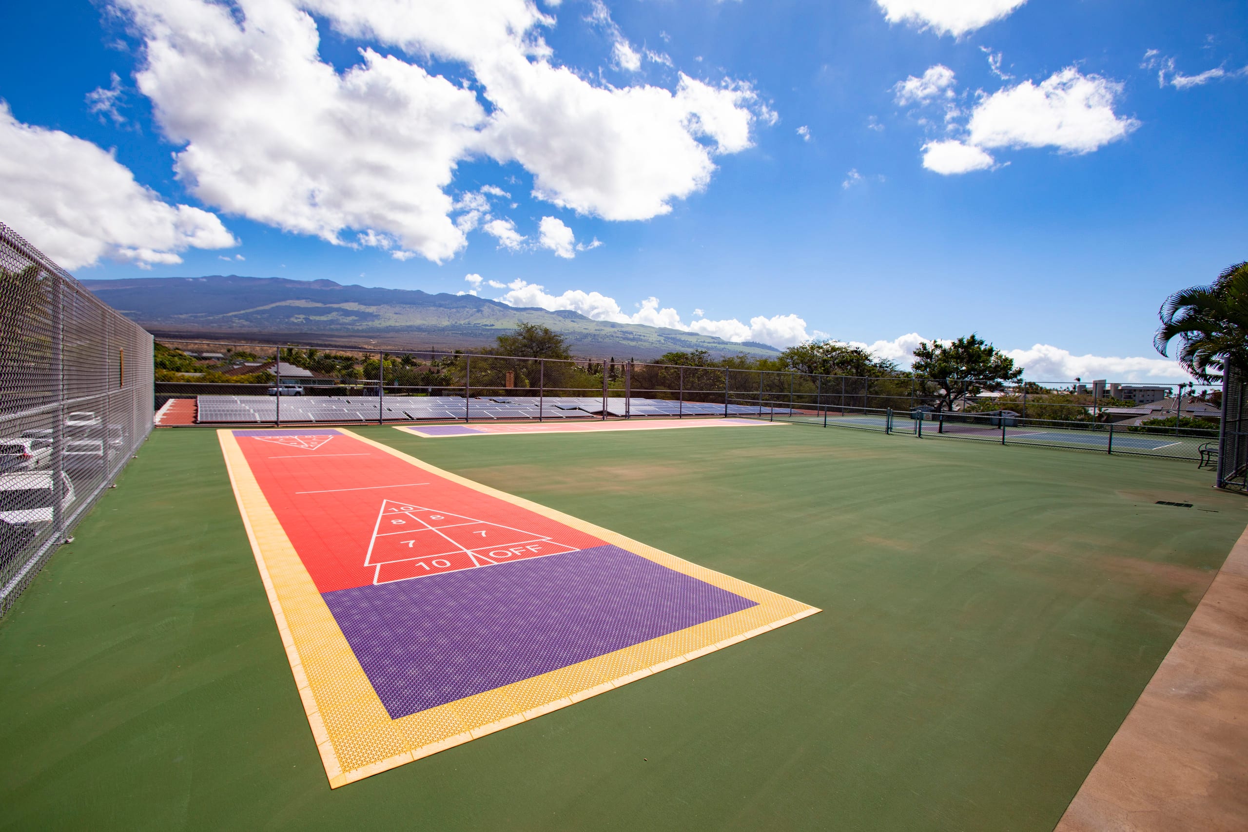 Penthouse w/ lanai, pool & beach access - Image 44