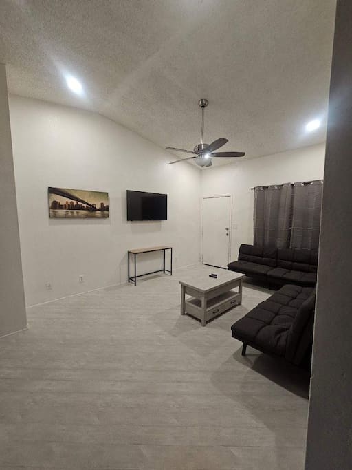 Chic 2BR Oasis: Prime Locale! in Mesa, AZ