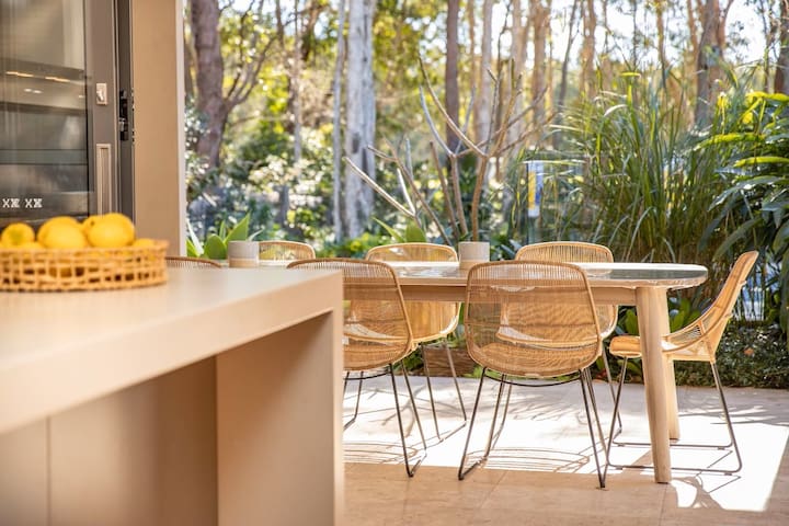 Always Summer Boomerang Luxe Stay with Pool