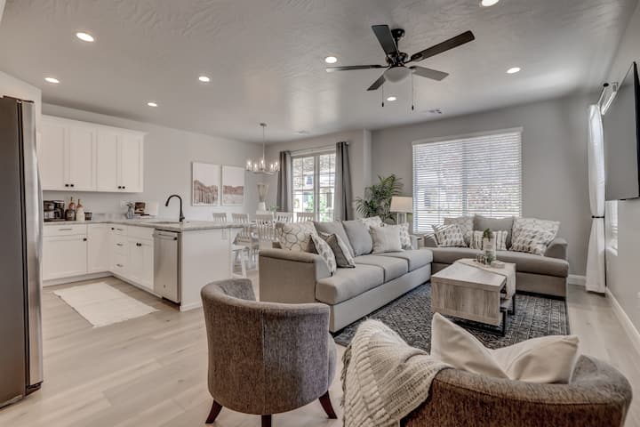 2 King Suites And 4 Queens Pool, Slide & Hot Tub - Washington, UT