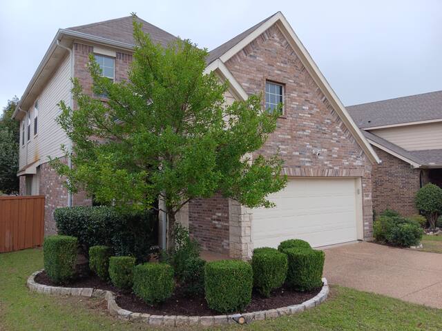 Luxury Southwest Dallas Home gallery image 5