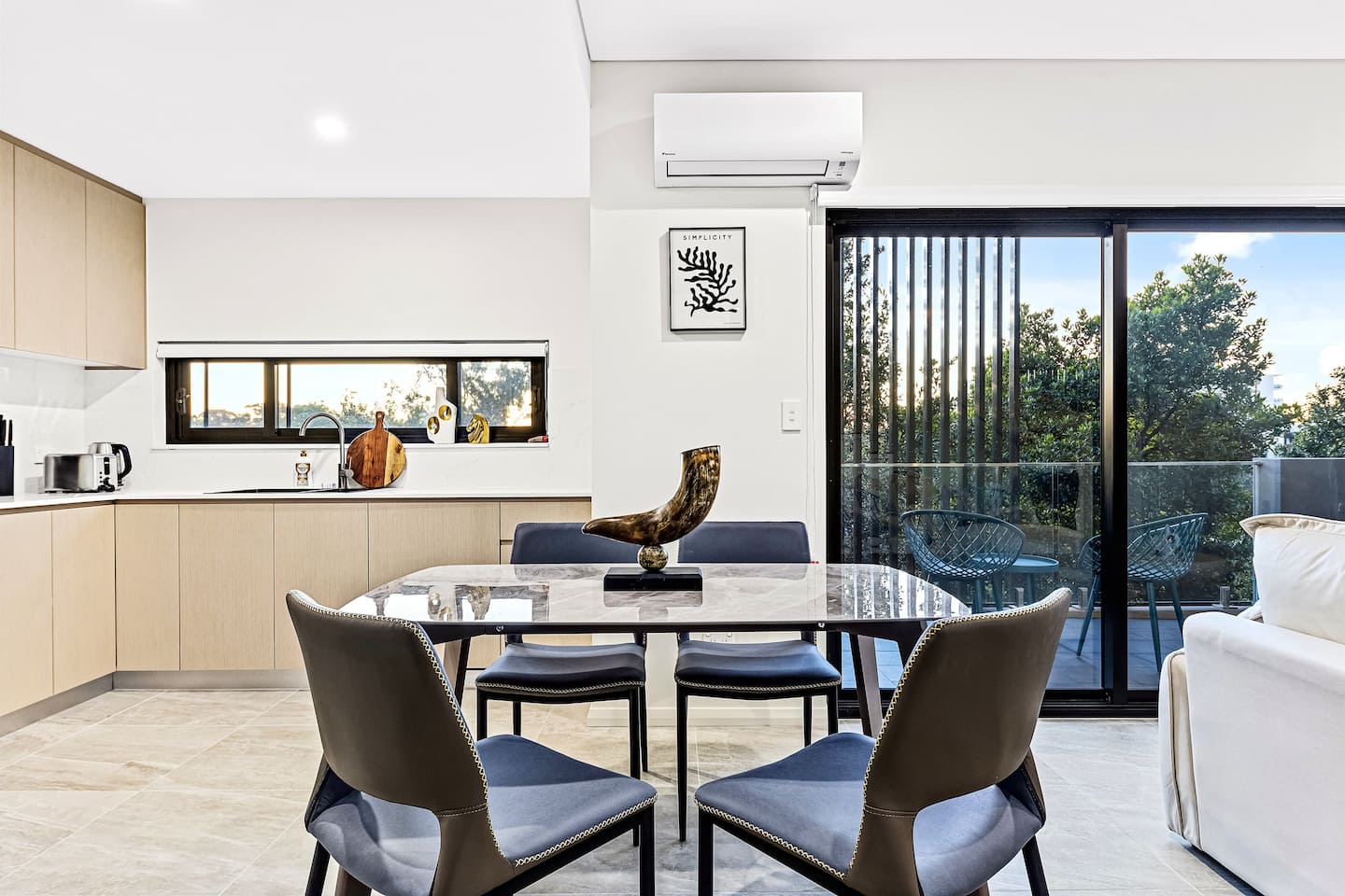 Homebush CBD 2 Bedrooms apartment S10-Free parking